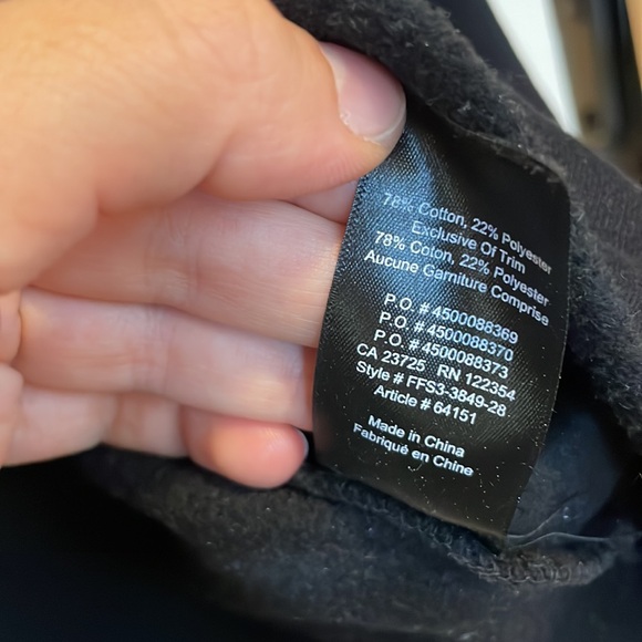 Aritzia TNA - cropped hoodie - Picture 4 of 6